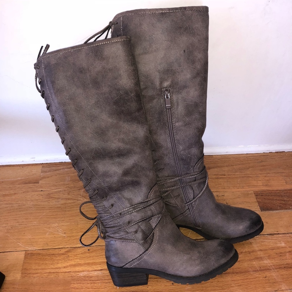 Boots - Picture 4 of 6